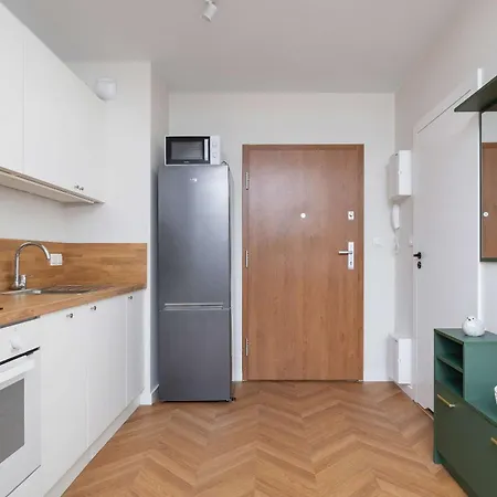 Exceptional In With Parking By Renters Appartamento